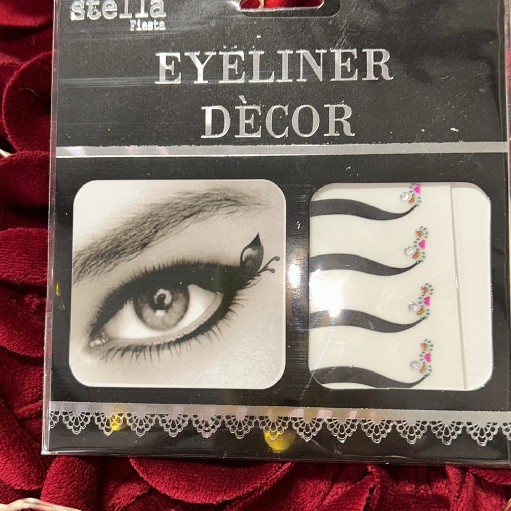 Easy Makeup 💄eye liner stickers